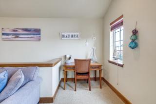 Walk to Lincoln City Beach Townhome with Balconies! - Lincoln City - 6