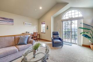 Walk to Lincoln City Beach Townhome with Balconies! - Lincoln City - 7