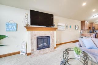 Walk to Lincoln City Beach Townhome with Balconies! - Lincoln City - 5