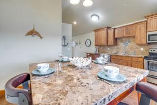 Walk to Lincoln City Beach Townhome with Balconies! - Lincoln City - 1