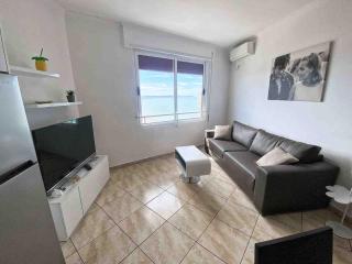 Entire beachfront apartment ALAIN - Durazzo - 6