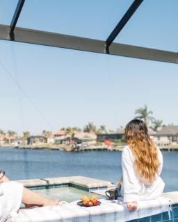 Bougee Waterfront with Salt Water Pool, Spa, and Game Room - Cape Coral - 0
