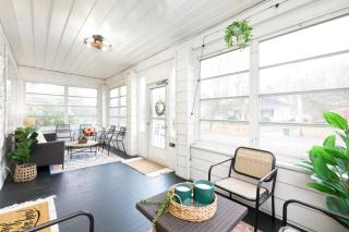 Walk to Highland Square, Sleeps 8 - Akron - 4