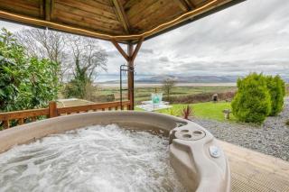 Haven Lodge Kirkby In Furness, with views to the estuary and hot tub, ideal romantic break - Soutergate - 2