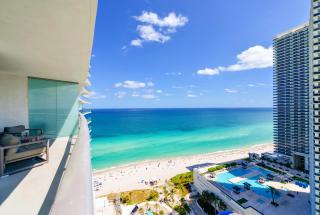 Seaview Paradise: Luxurious Beachfront Condo - Hollywood - 1