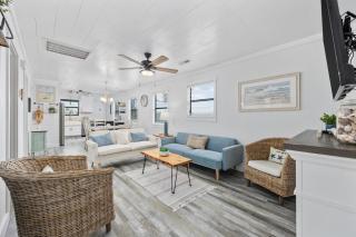 Walk to Crescent Beach Updated Condo with Balcony - 0