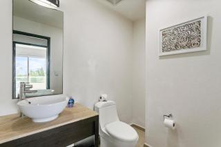 Spacious 3BD Apartment with Pool & Beach in Cancun - 1