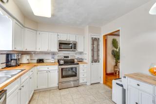 Peaceful 1-Acre Parksville Home Large Deck and Yard - Parksville - 3