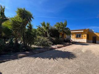 Villa in Alcaucin - Sleeps 4 - Pool - Parking - 5