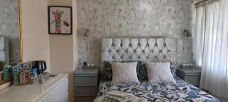 Cosy Bedroom Ensuite - Croydon - 1