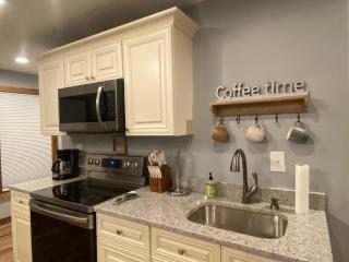 STUNNING RENOVATED 4BR House - Southington - 5