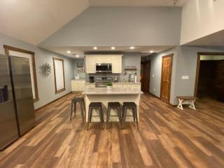 STUNNING RENOVATED 4BR House - Southington - 4