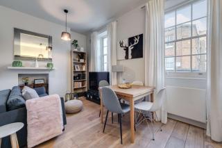 The Foxhole - Fitzrovia - by Frankie Says - London - 8