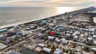 Waterfront Living, STEPS to the BEACH, Sleeps 15! - Navarre - 1