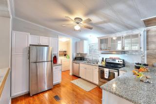 Lake Oconee Stunning views, deep water oversized dock, fully renovated - Eatonton - 1