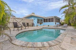 Gulf Access, Dock, Heated Pool, Across from the Beach - Sea-cluded Bungalow -Roelens - Fort Myers Beach - 9