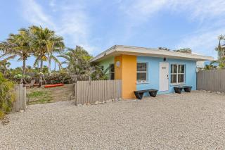 Gulf Access, Dock, Heated Pool, Across from the Beach - Sea-cluded Bungalow -Roelens - Fort Myers Beach - 8