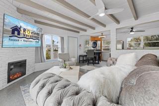 Gulf Access, Dock, Heated Pool, Across from the Beach - Sea-cluded Bungalow -Roelens - Fort Myers Beach - 4