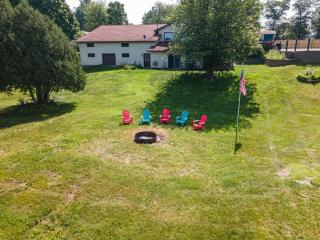 Lake Cabin for large groups that sleeps 27 - 6