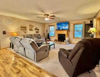 Coveted Lake Minerva 2K2Q Beds on Trails - 1