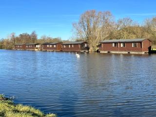Salhouse Broads Lodge Houseboat - Stalham - 9
