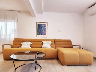 The 7th Haven - 1 BR Apartment Gemayze - 9