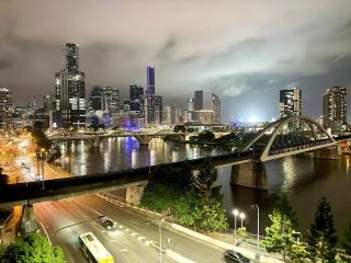 CBD Modern 3Bed Panoramic River View, 2Cars and Pool - Brisbane - 3