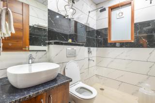 Hotel Gill Comfort Inn - Close to MEDANTA, ARTEMIS AND FORTIS HOSPITAL - Gurgaon - 1