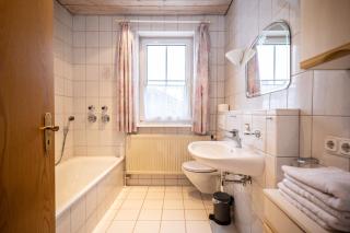 Kuschelige Ferienwohnung mit Balkon & Free Wifi - Buchenberg - 2