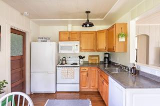 Relaxing Farm Retreat- Fresh Eggs with Every Stay! - Gig Harbor - 3