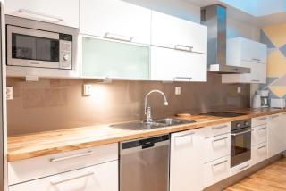 2ndhomes Bright & Spacious 2-Story Apartment with Sauna - 6