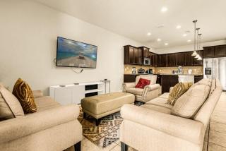Dream Getaway Modern 9-Bedroom Vacation Home - Kissimmee - 1