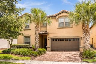 Dream Getaway Modern 9-Bedroom Vacation Home - 3