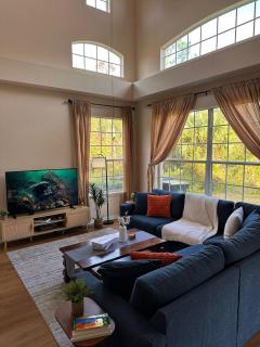 Spacious Family Retreat with Pool, 15 Min to Disney and Parks - 9