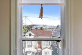 Beautiful Top Floor Getaway in Beach Town - Alameda - 1