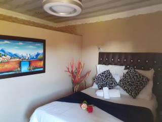 Leisure 45 Guest House - 4
