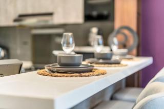 GuestReady - Stylish haven with lake views - 3