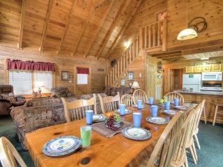 AWESOME game room, hot tub, very close to Pigeon Forge ParkwayCozy 6 bedroom! - Pigeon Forge - 9