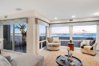 Navigate Stays Front Row to Paradise - 8