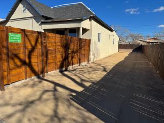 Sage Suite at ArnoTriplex! Hot Tub and Pet Friendly! - Albuquerque - 9
