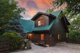 Falling Leaf Hideaway – Alpine Mountain Village Cabin with Hot Tub, Theater, Game Room, Pools! - Pigeon Forge - 0