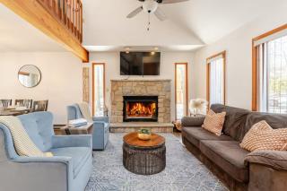 Cozy Cabin at Poconos With Hot Tub and Fire Pit - East Stroudsburg - 8