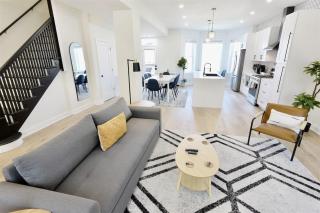 Pristine Petworth Family Home w Street Parking - 7