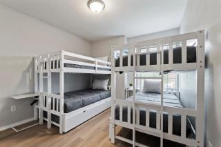 Near Kalahari, Cowboy Pool, Arcade, King Beds, Grill , Large Patio, Firepit - 5