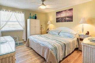 Waterfront Gem with Balcony in Garden City - Myrtle Beach - 2