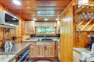 Cozy Wisconsin Getaway with Dock and Lake Access! - Sayner - 2
