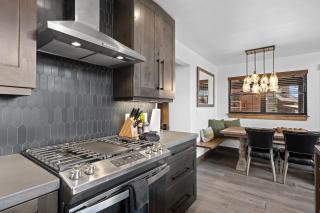 Cabin on Lake Estes! Private Jacuzzi Two Patios Indoor and Outdoor Fireplace - 4