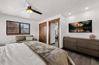 Cabin on Lake Estes! Private Jacuzzi Two Patios Indoor and Outdoor Fireplace - 1