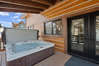 Fantastic Views Two Large Patios Private Jacuzzi and Indoor Outdoor Fireplace - 9