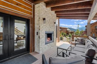 Fantastic Views Two Large Patios Private Jacuzzi and Indoor Outdoor Fireplace - 7
